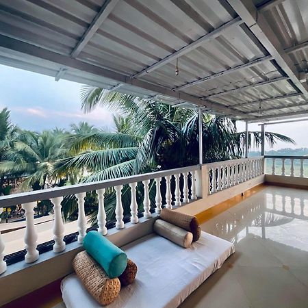 Nagas Hotel Satyavati Morjim Bagian luar foto