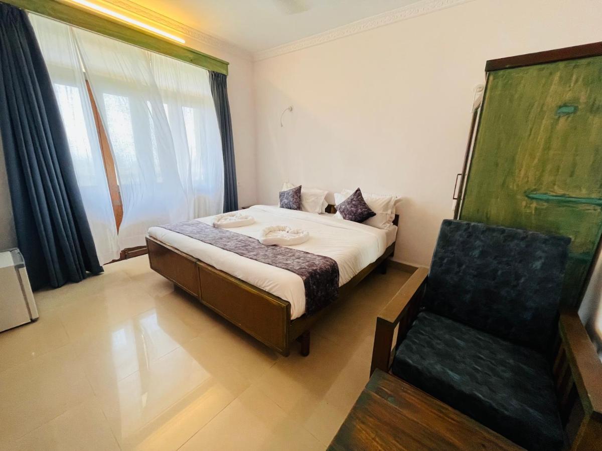 Nagas Hotel Satyavati Morjim Bagian luar foto