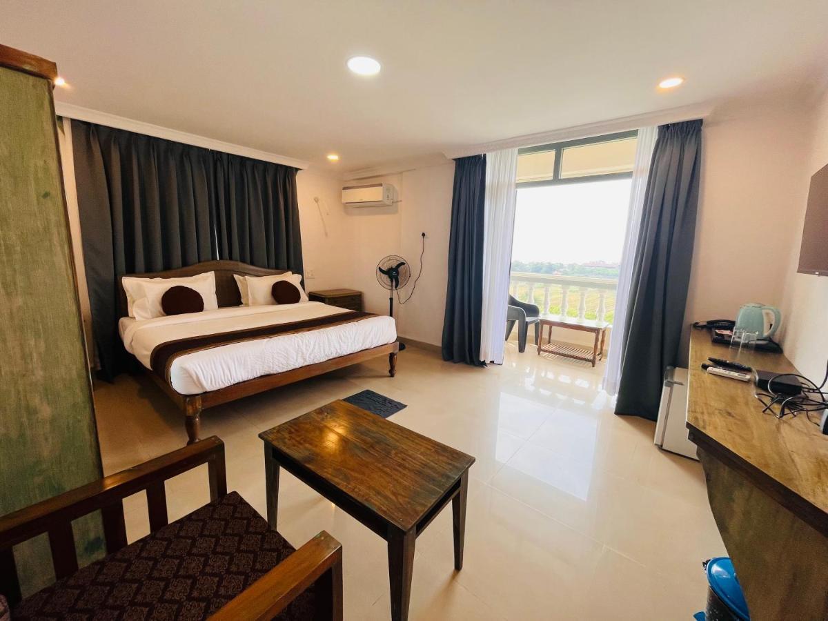 Nagas Hotel Satyavati Morjim Bagian luar foto