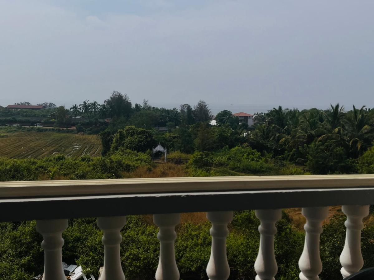 Nagas Hotel Satyavati Morjim Bagian luar foto