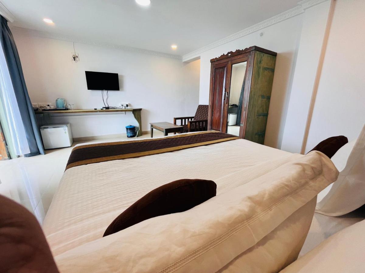 Nagas Hotel Satyavati Morjim Bagian luar foto