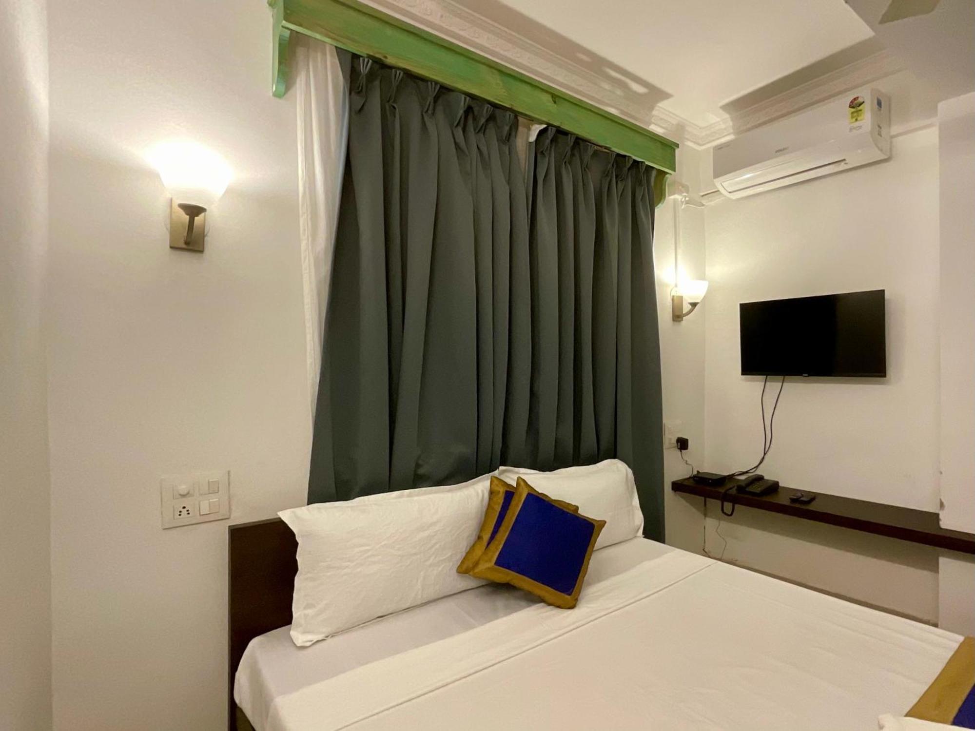 Nagas Hotel Satyavati Morjim Bagian luar foto