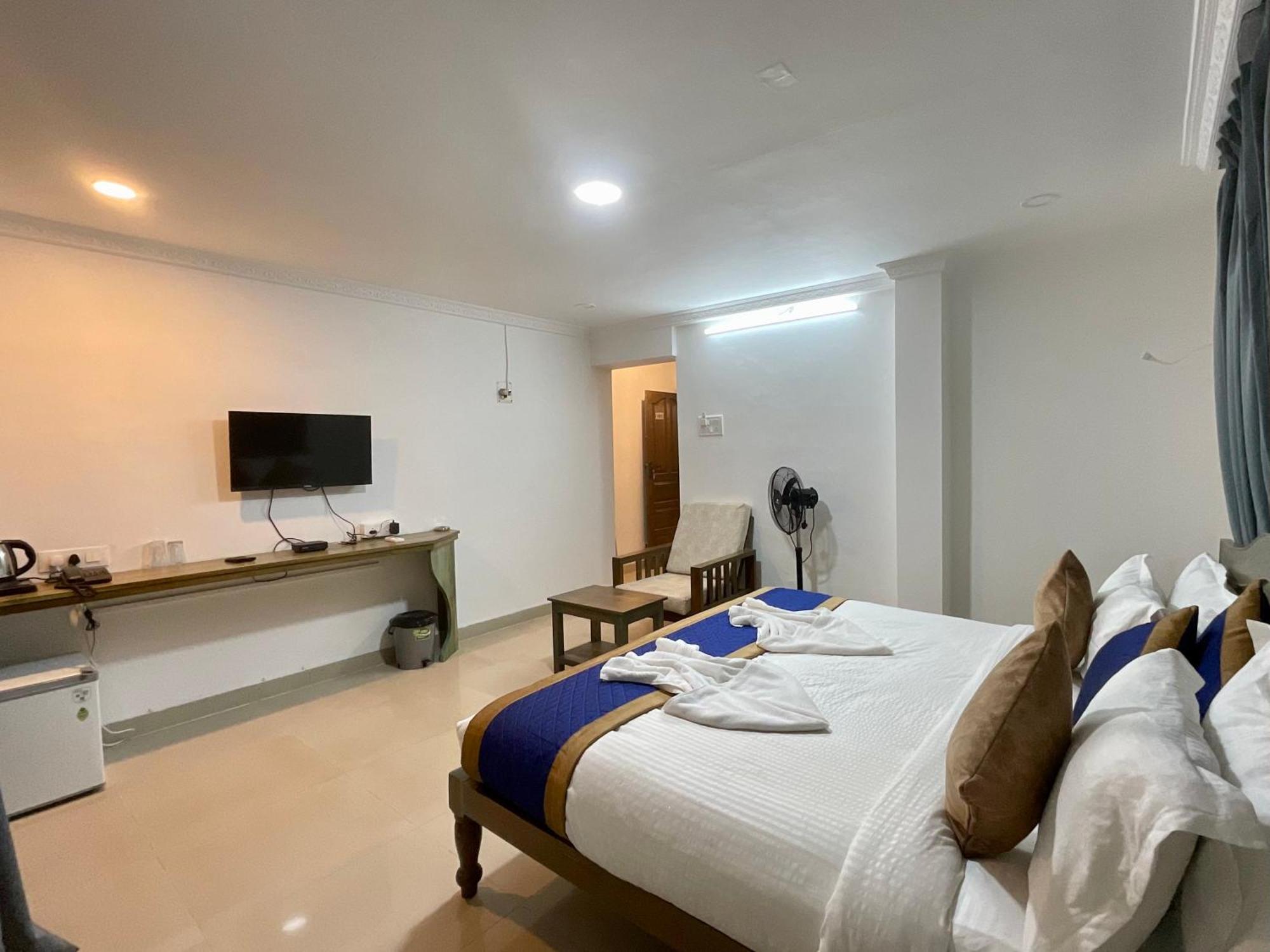 Nagas Hotel Satyavati Morjim Bagian luar foto