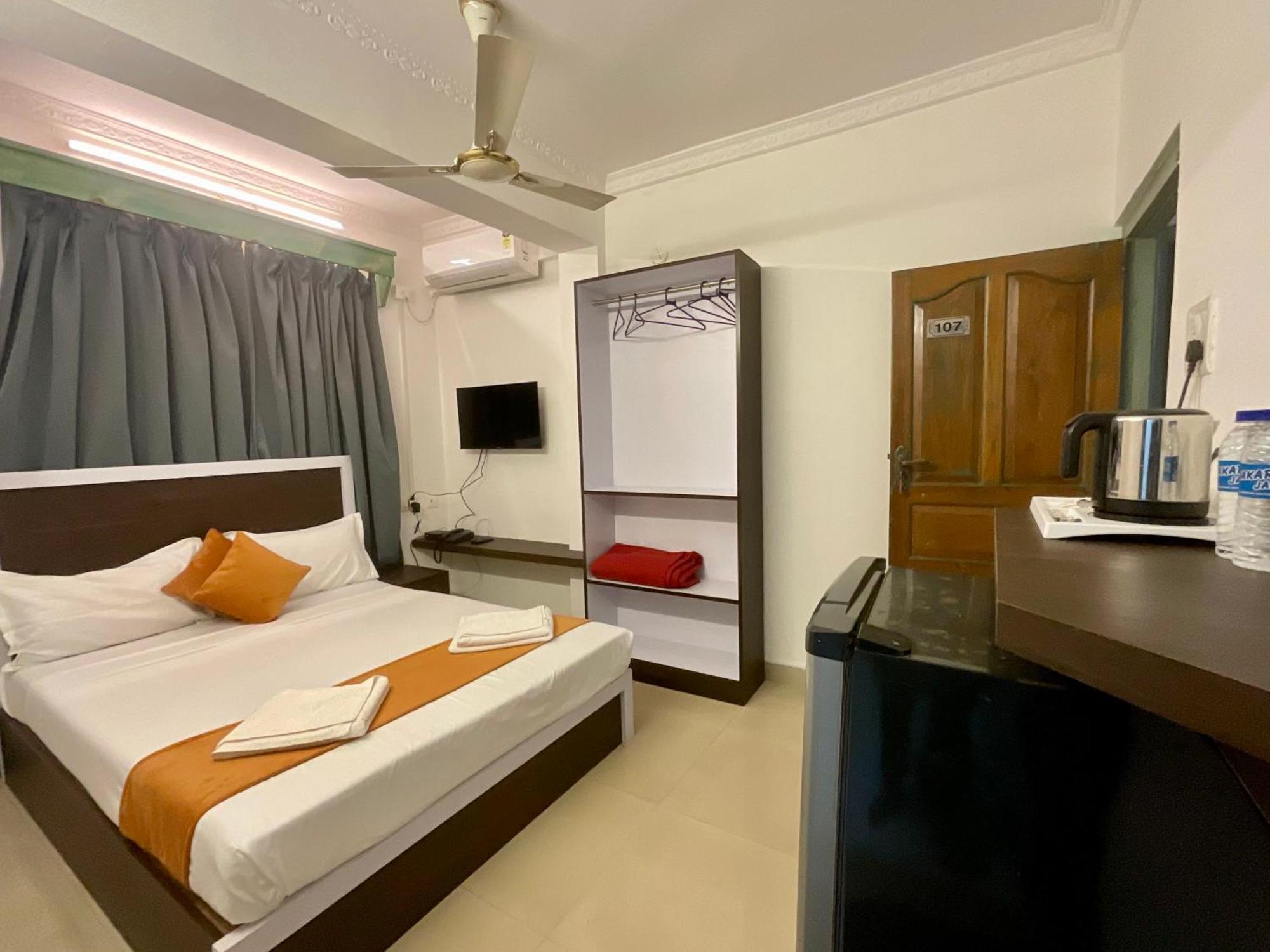 Nagas Hotel Satyavati Morjim Bagian luar foto