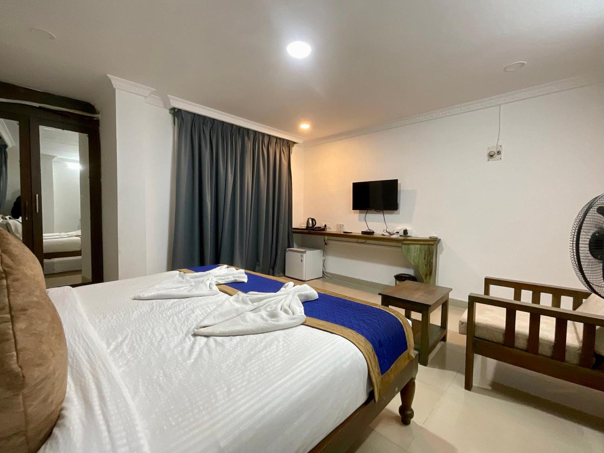 Nagas Hotel Satyavati Morjim Bagian luar foto