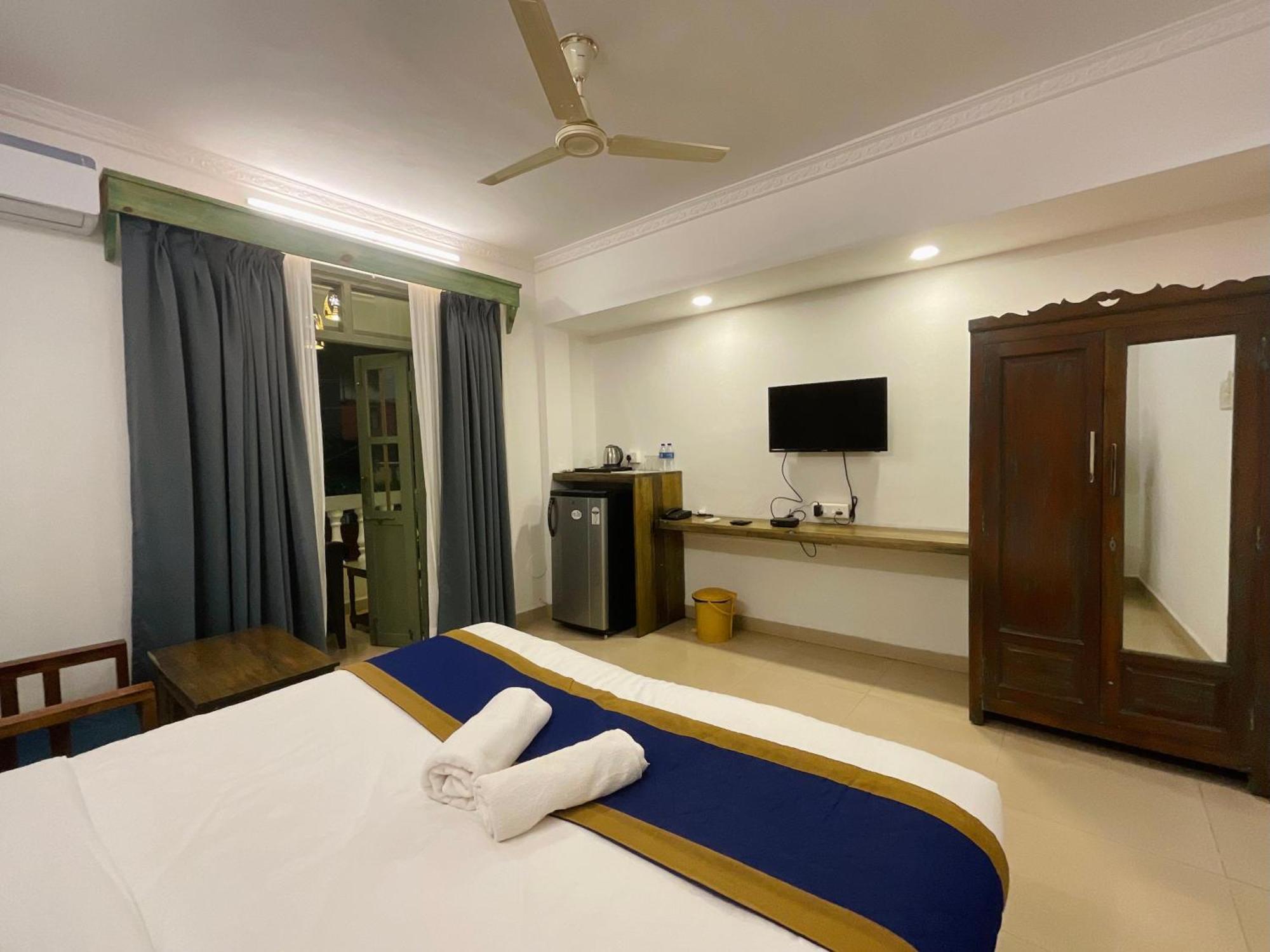 Nagas Hotel Satyavati Morjim Bagian luar foto