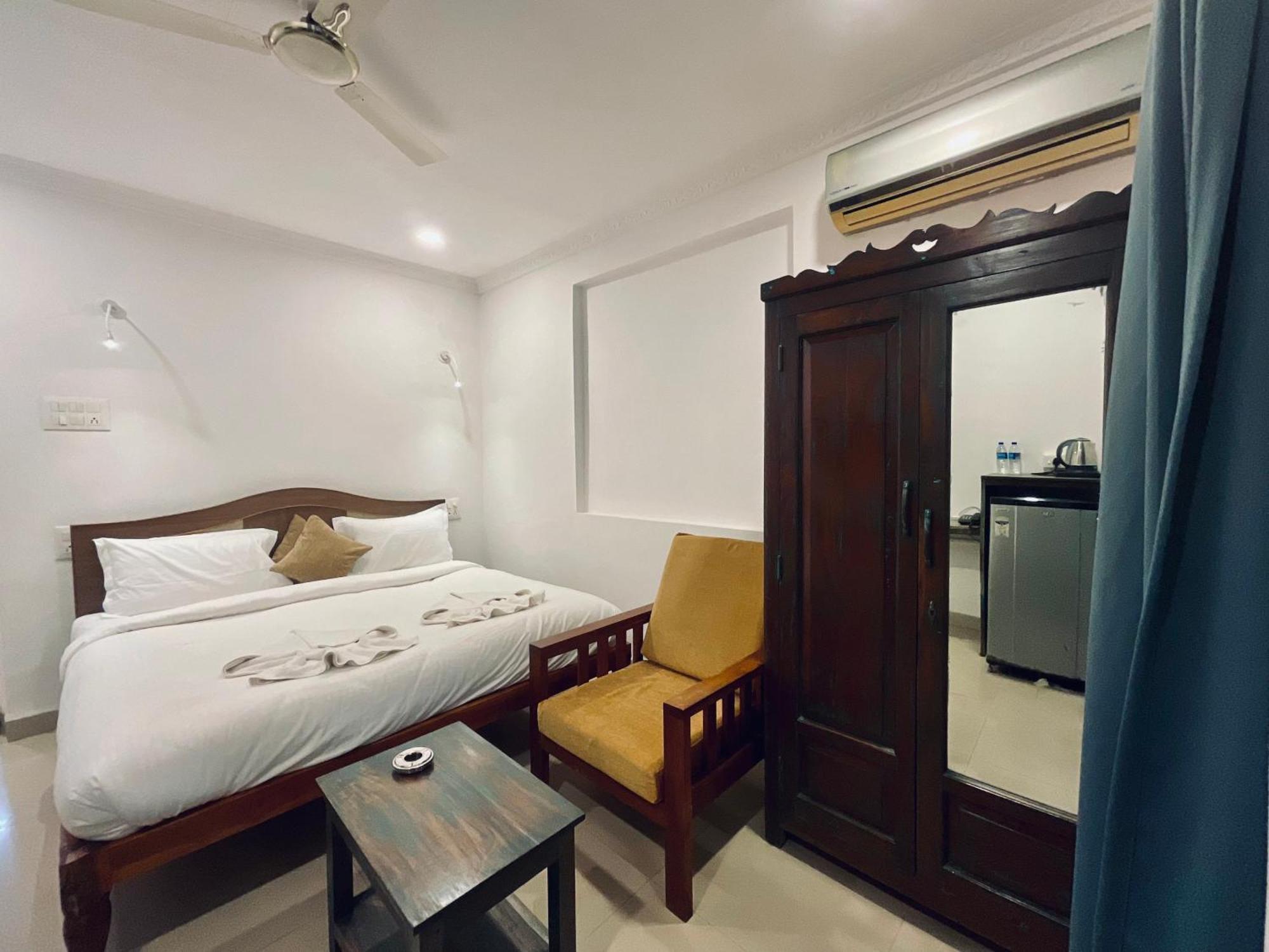 Nagas Hotel Satyavati Morjim Bagian luar foto