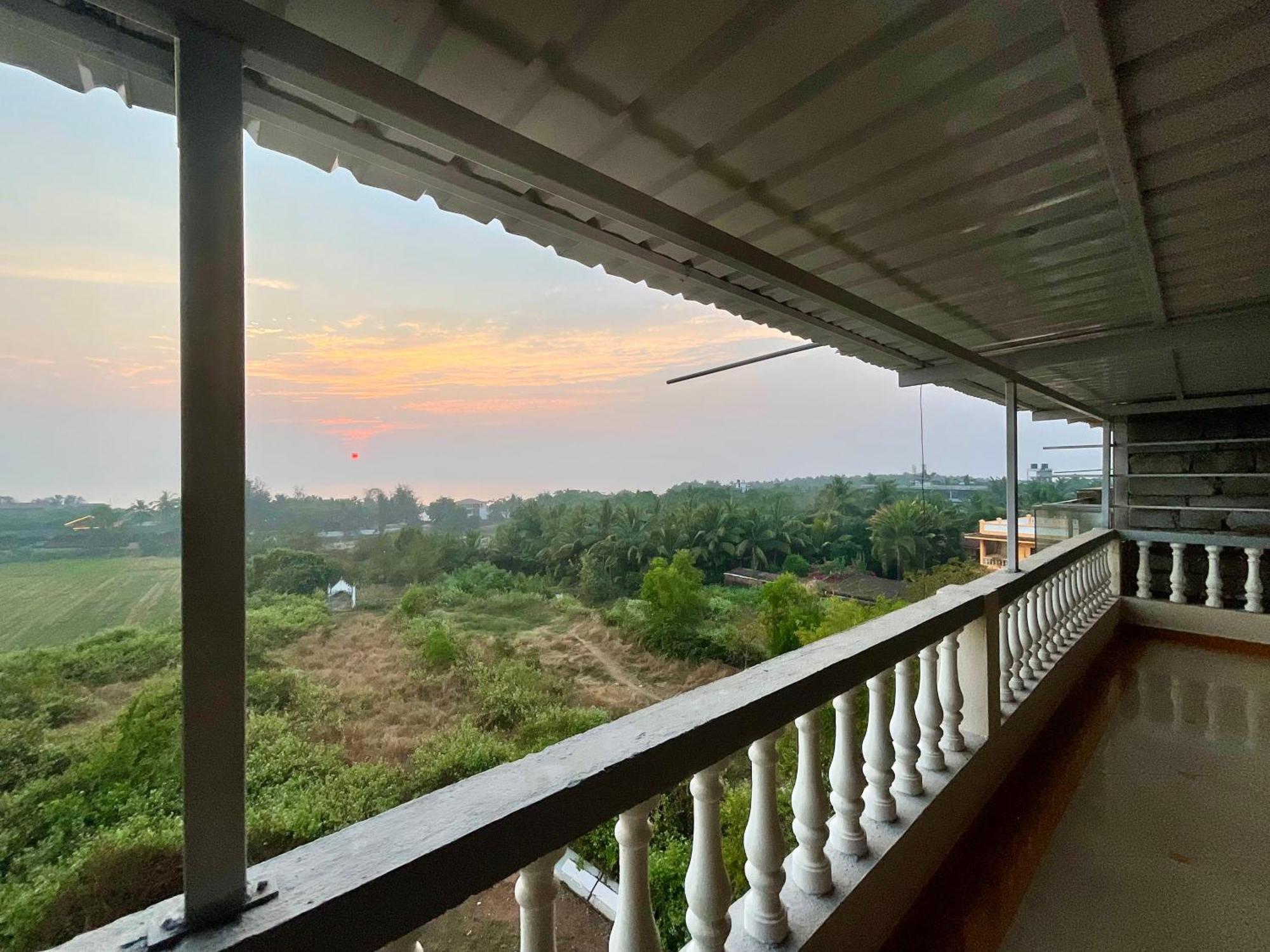 Nagas Hotel Satyavati Morjim Bagian luar foto