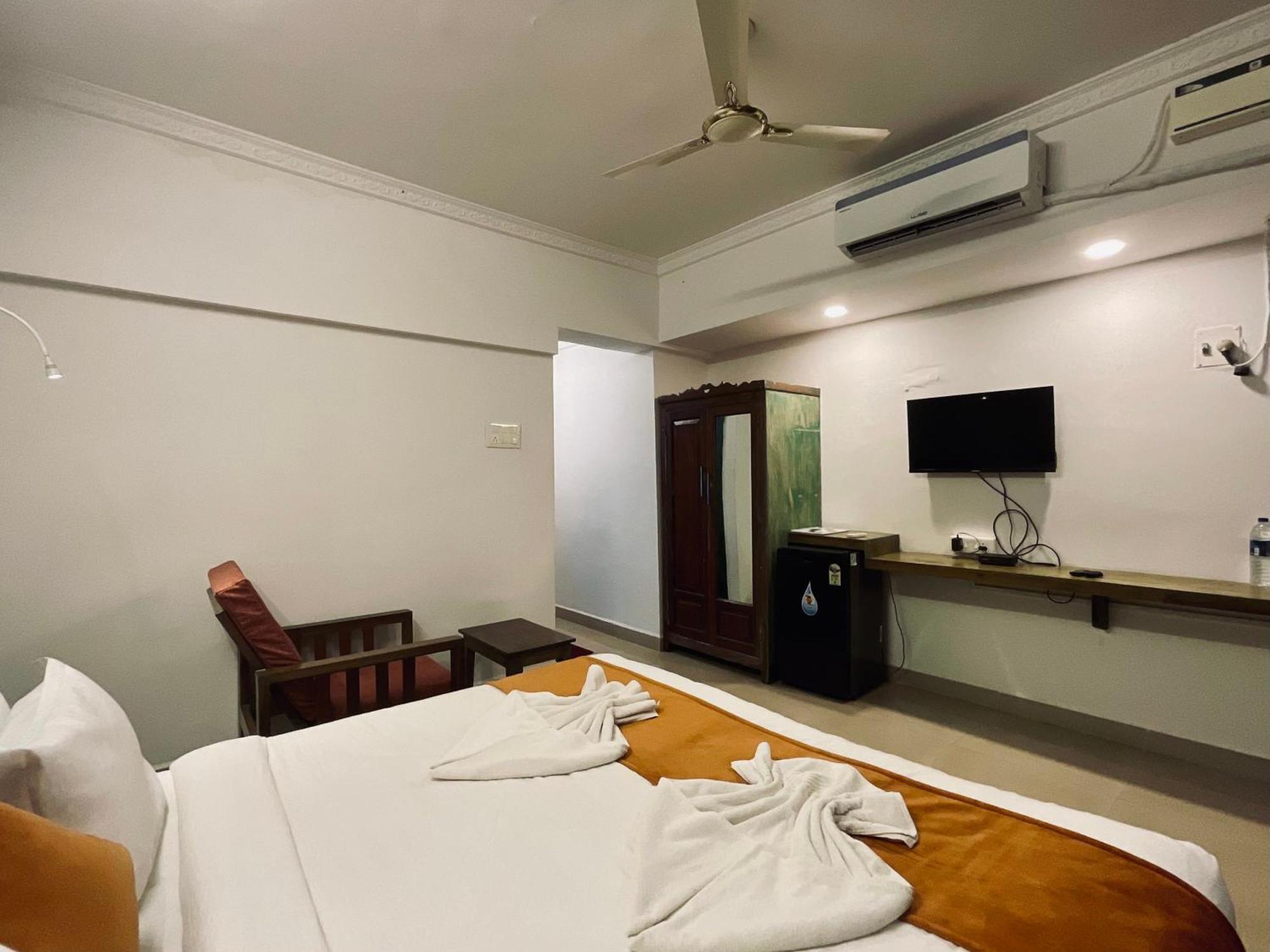 Nagas Hotel Satyavati Morjim Bagian luar foto